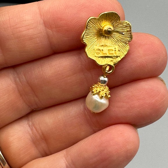 LIZ CLAIBORNE Gold-Tone Faux Pearl Flower Dangle Drop Pierced Earrings EUC - Picture 5 of 7